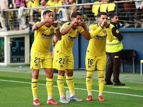 فياريال يتقدم نحو التأهل لدوري الأبطال، ولاس بالماس يسقط في دوري الدرجة الأولى الإسباني. فياريال يتقدم نحو التأهل لدوري الأبطال، ولاس بالماس يسقط في دوري الدرجة الأولى الإسباني.