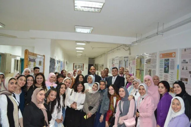 آثار عين شمس تُنظم مسابقة «معرض الملصقات العلمية لطلاب الدراسات العليا» آثار عين شمس تُنظم مسابقة «معرض الملصقات العلمية لطلاب الدراسات العليا»