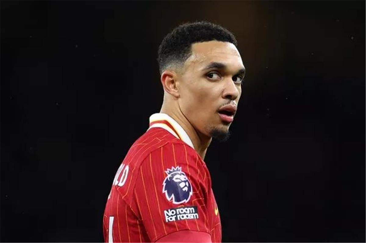 آس: ليفربول يضع شرطين لرحيل أرنولد المبكر إلى ريال مدريد آس: ليفربول يضع شرطين لرحيل أرنولد المبكر إلى ريال مدريد