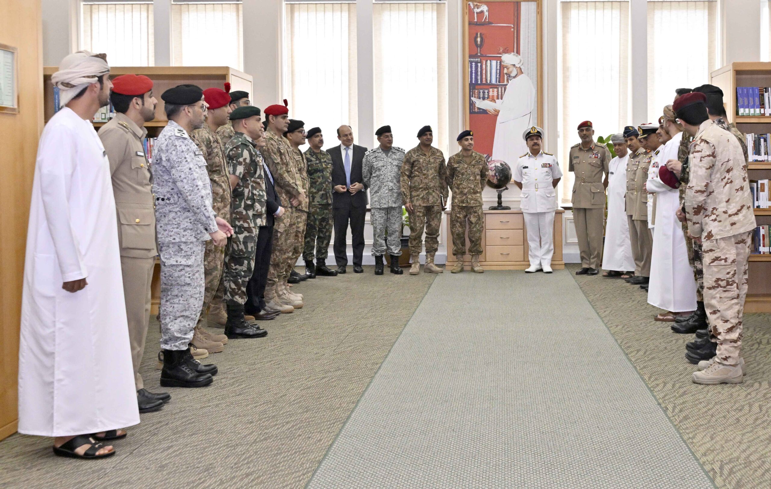 آمر كلية الدفاع الوطني يستقبل وفدًا باكستانيًّا آمر كلية الدفاع الوطني يستقبل وفدًا باكستانيًّا