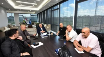 أبو ريدة ودياب يلتقيان بالطاقم الفني للمنتخب لمناقشة ارتباطاته في البطولات المحلية