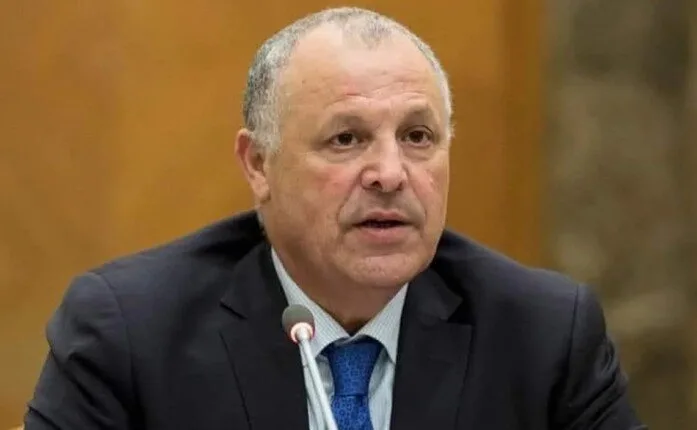 أبو ريدة يطلب من رؤساء الأندية والرابطة الاجتماع لمناقشة إعدادات الموسم القادم. أبو ريدة يطلب من رؤساء الأندية والرابطة الاجتماع لمناقشة إعدادات الموسم القادم.