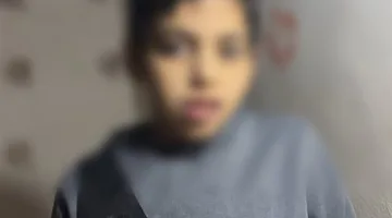 أبوه مانع عنه الأكل والعلاج.. سيدة تستغيث بعد اختطاف صغيرها: ابني عنده توحد ومحتاج رعاية