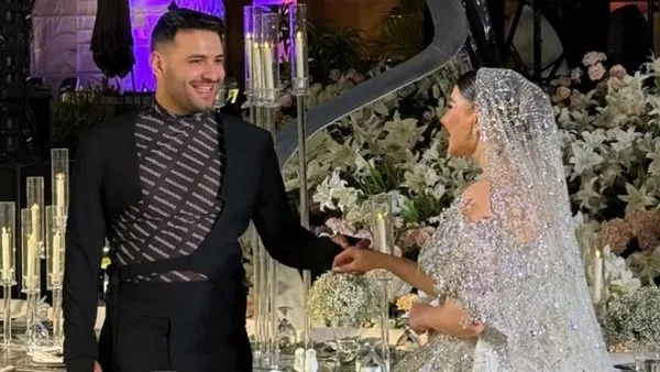 “أحب التميز” … مسلم يحتفل بزفافه ويثير الجدل ببدلة غير مألوفة “أحب التميز” … مسلم يحتفل بزفافه ويثير الجدل ببدلة غير مألوفة
