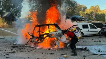 أحدث اختراق لاتفاق الهدنة: استشهاد شخص جراء غارة إسرائيلية استهدفت مركبة في بلدة “عين بعال” جنوبي لبنان.