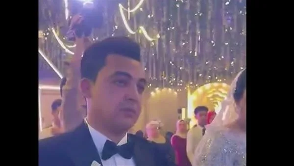 أخوه فاجأه يوم فرحه وبكاه هو وأمه بالدموع.. ما كانش يتوقع (فيديو) أخوه فاجأه يوم فرحه وبكاه هو وأمه بالدموع.. ما كانش يتوقع (فيديو)