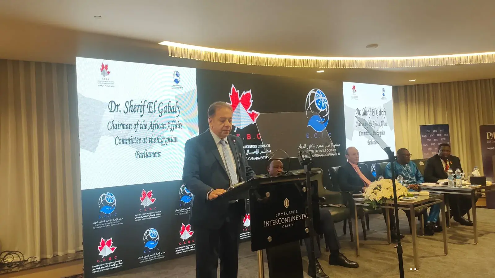 أدارها شريف الجبلي.. مجلس الأعمال المصري الكندي يقيم ندوة حول فرص تنمية العلاقات الاقتصادية المصرية الأفريقية أدارها شريف الجبلي.. مجلس الأعمال المصري الكندي يقيم ندوة حول فرص تنمية العلاقات الاقتصادية المصرية الأفريقية