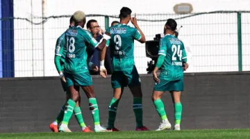أزمة جديدة في الرجاء.. 4 لاعبين يرفضون الرحيل