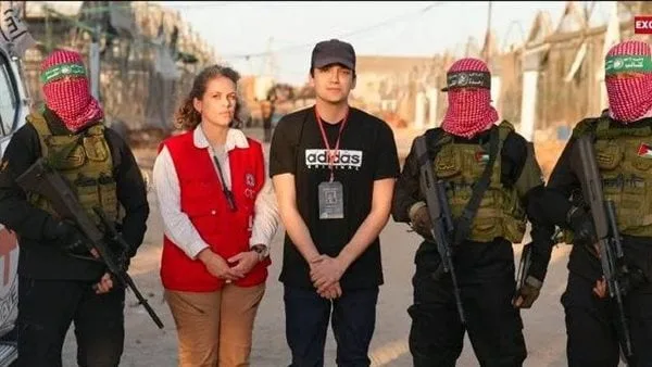 أزمة جديدة لنتنياهو: هيئة البث الإسرائيلية تكشف عن رفض الجندي المحرر عيدان ألكسندر لقاء رئيس الوزراء. أزمة جديدة لنتنياهو: هيئة البث الإسرائيلية تكشف عن رفض الجندي المحرر عيدان ألكسندر لقاء رئيس الوزراء.