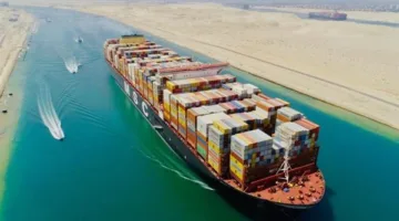 أسامة ربيع: نبحث في إدخال خفض بنسبة 15% على رسوم عبور بعض الشركات عبر قناة السويس.