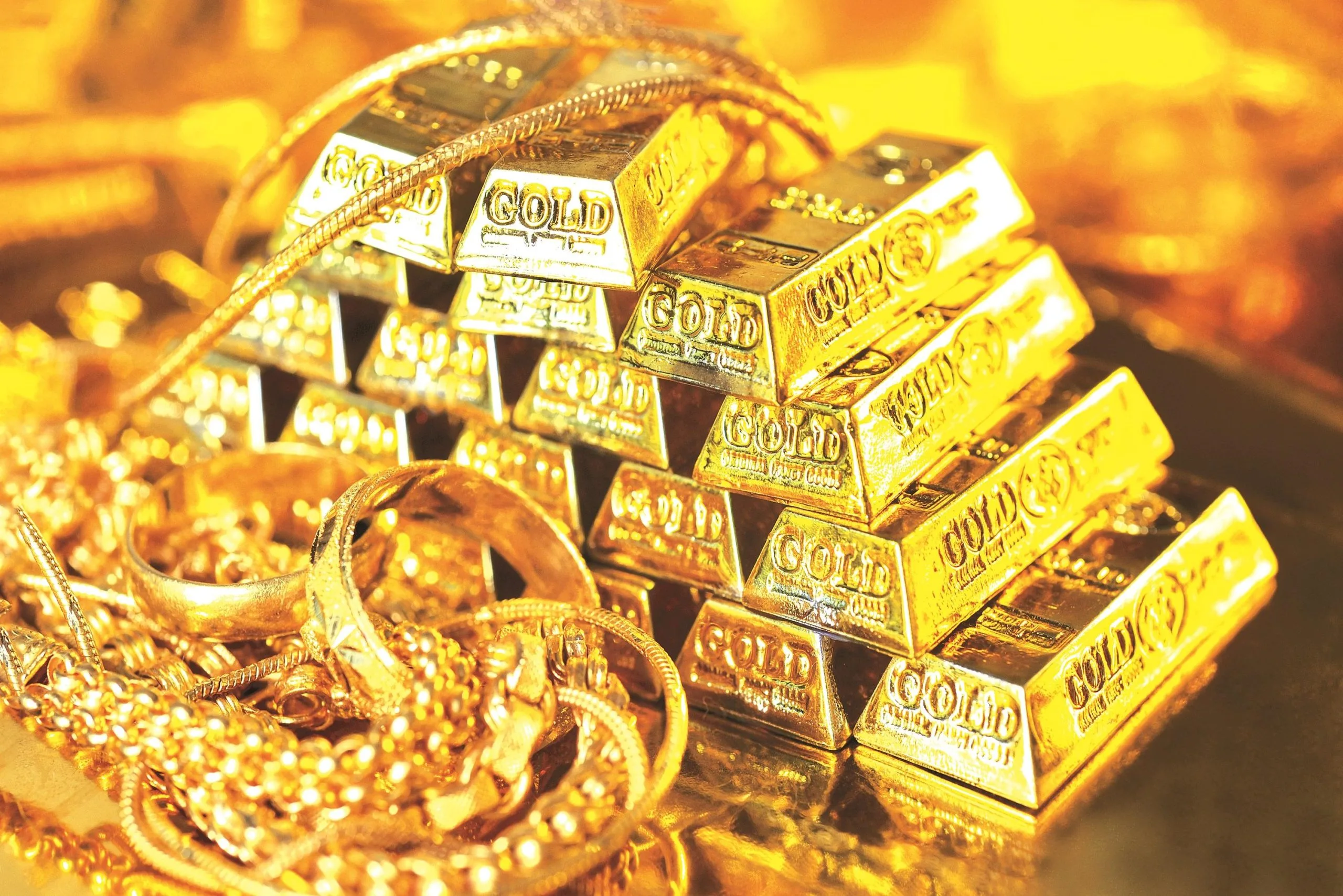 أسعار الذهب تستمر في التراجع وسط زيادة اهتمام المستثمرين بالمخاطرة. أسعار الذهب تستمر في التراجع وسط زيادة اهتمام المستثمرين بالمخاطرة.