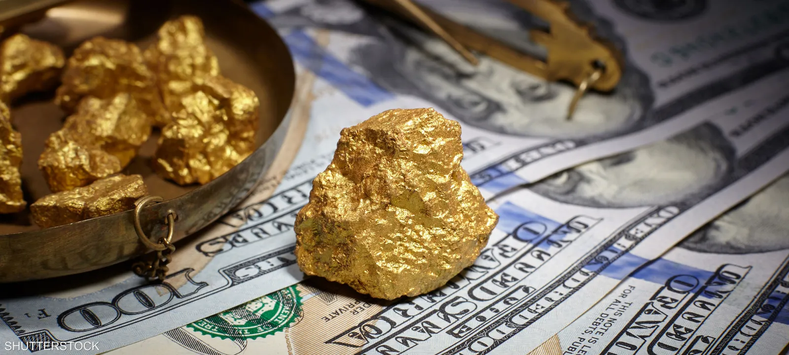 أسعار الذهب تهبط 2.5% رغم قوة الدولار الأمريكى أسعار الذهب تهبط 2.5% رغم قوة الدولار الأمريكى