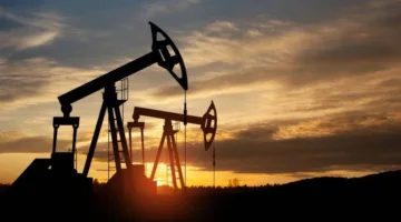 أسعار النفط ترتفع 3% رغم المخاوف بشأن فائض العرض بالسوق
