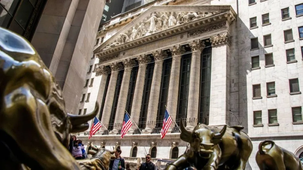 أسواق وول ستريت تنهي يومها بلا تغيير بعد تقلبات في التداولات