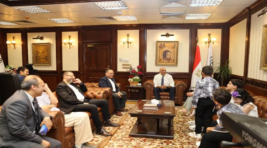 أطفال مصريون يبتكرون طريقة بيئية لتحويل ثاني أكسيد الكربون إلى أكسجين برائحة اللافندر أطفال مصريون يبتكرون طريقة بيئية لتحويل ثاني أكسيد الكربون إلى أكسجين برائحة اللافندر