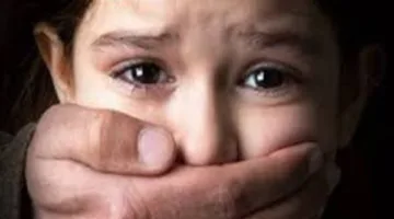 أم تتهم نجار باختطاف طفلها وتخديره للاعتداء عليه في أسوان