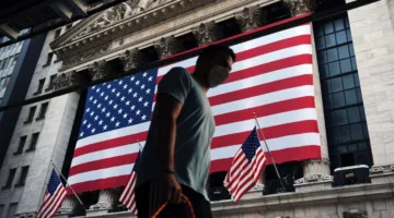 أمريكا تفقد تصنيفها الائتماني الممتاز الأخير
