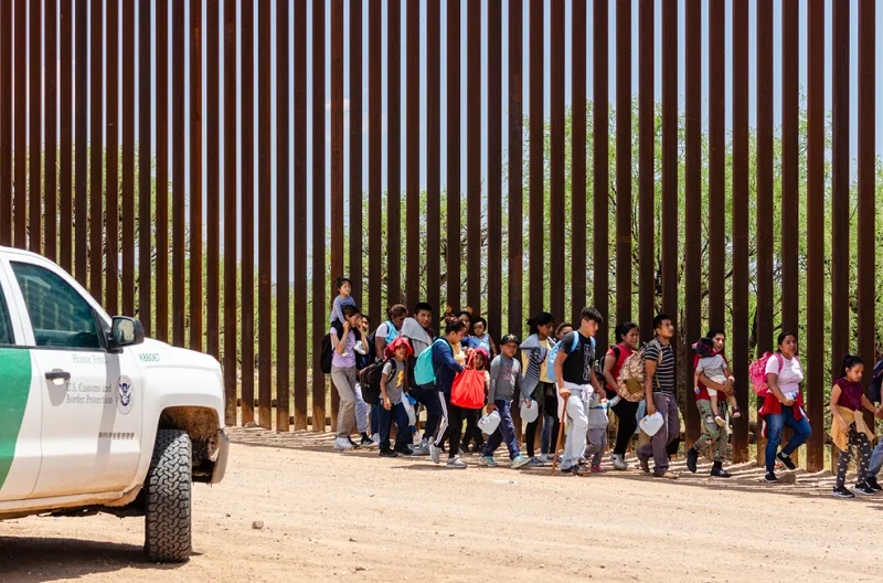 أمريكا تقوم بترحيل 8 أشخاص “محكومين بجرائم”: مجرمون مروعون أمريكا تقوم بترحيل 8 أشخاص “محكومين بجرائم”: مجرمون مروعون