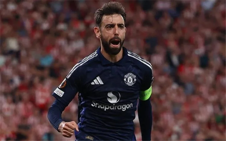 أموريم يحسم موقف مانشستر يونايتد من بيع برونو فرنانديز إلى الهلال السعودي أموريم يحسم موقف مانشستر يونايتد من بيع برونو فرنانديز إلى الهلال السعودي
