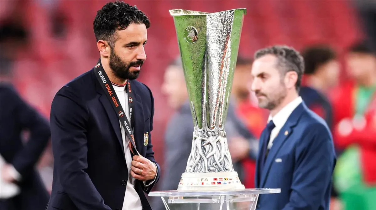 أموريم يوبخ لاعب مانشستر يونايتد أمام رفاقه: “ت祈َل الله أن تجد فريقًا يتعاقد معك”
