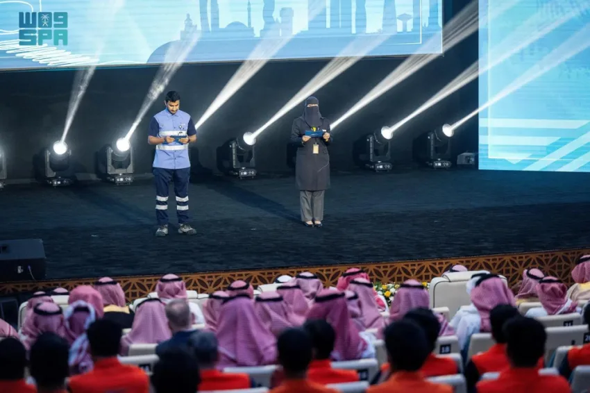 أمير القصيم يفتتح حفل تخريج 400 متدرب ومتدربة من معهد سرب لتعزيز قطاع النقل السككي في المملكة أمير القصيم يفتتح حفل تخريج 400 متدرب ومتدربة من معهد سرب لتعزيز قطاع النقل السككي في المملكة