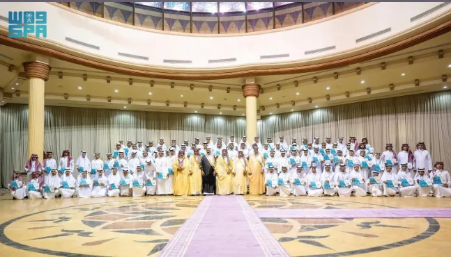 أمير القصيم يكرم 102 طالب متفوق بجائزة العبودي للتميز الأكاديمي في محافظة المذنب. أمير القصيم يكرم 102 طالب متفوق بجائزة العبودي للتميز الأكاديمي في محافظة المذنب.