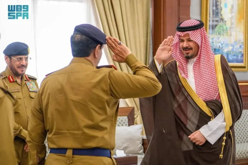 أمير المدينة يراجع جاهزية الدفاع المدني لاستقبال موسم الحج