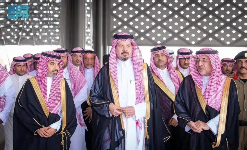 أمير المدينة يزور محطة السكك الحديدية ومرافق المطار أمير المدينة يزور محطة السكك الحديدية ومرافق المطار
