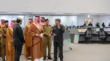 أمير المدينة يزور مركز العمليات الأمنية الموحد (911)