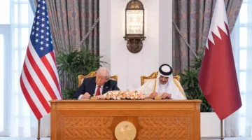 أمير قطر وترامب يشهدان إبرام اتفاقية لشراء طائرات بوينغ.