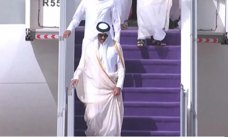 أمير قطر ومندوب سلطنة عمان يصلان الرياض لحضور القمة الخليجية الأمريكية أمير قطر ومندوب سلطنة عمان يصلان الرياض لحضور القمة الخليجية الأمريكية