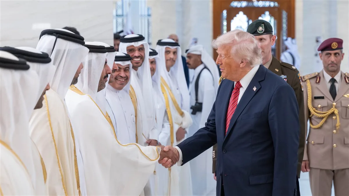 أمير قطر يشيد بترامب كـ”رجل السلام”.. والرئيس الأمريكي يثني على صداقتهما أمير قطر يشيد بترامب كـ”رجل السلام”.. والرئيس الأمريكي يثني على صداقتهما