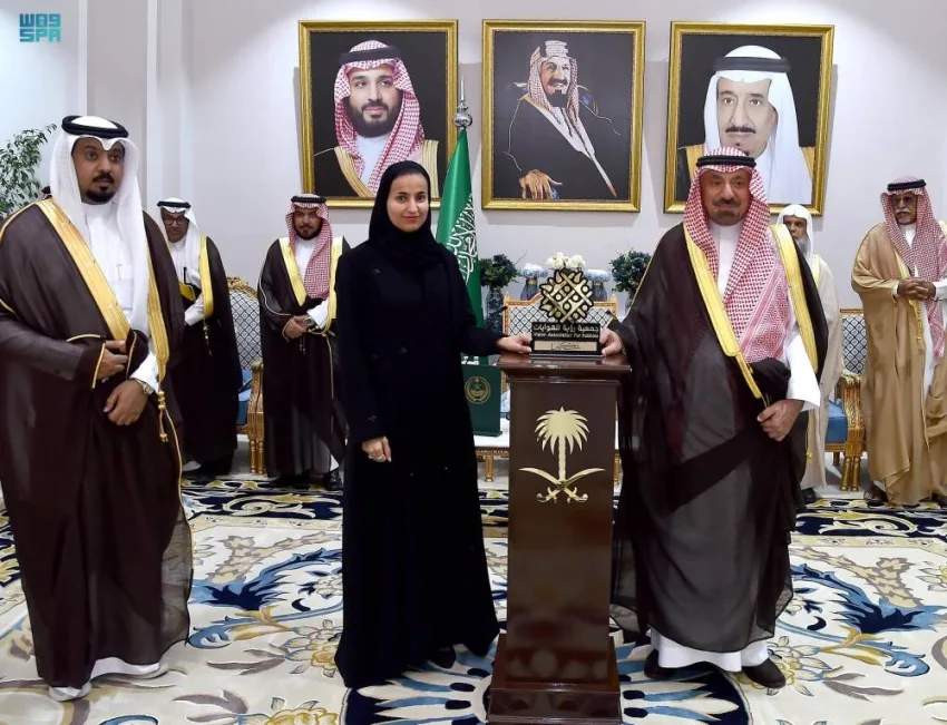 أمير نجران يحتفي بتكريم مجموعة من المتميزين والموهوبين في المنطقة.