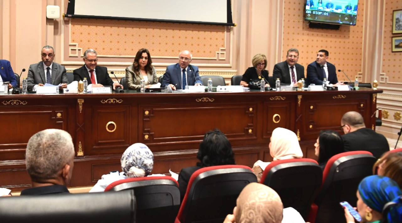 أمين سر إسكان النواب يطالب بإعفاء المستفيدين من تكافل وكرامة من زيادة الإيجار القديم بمشروع القانون المعروض على البرلمان أمين سر إسكان النواب يطالب بإعفاء المستفيدين من تكافل وكرامة من زيادة الإيجار القديم بمشروع القانون المعروض على البرلمان