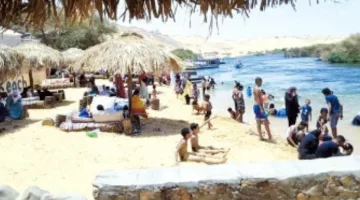 أهالى أسوان يهربون من «الحر»  إلى شواطئ الغلابة فى «النيل»