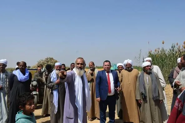 أهالي قرية أولاد الشيخ وزاوية الجدامي يطلبون من الرئيس السيسي الإسراع في تصحيح أوضاع أراضيهم. أهالي قرية أولاد الشيخ وزاوية الجدامي يطلبون من الرئيس السيسي الإسراع في تصحيح أوضاع أراضيهم.