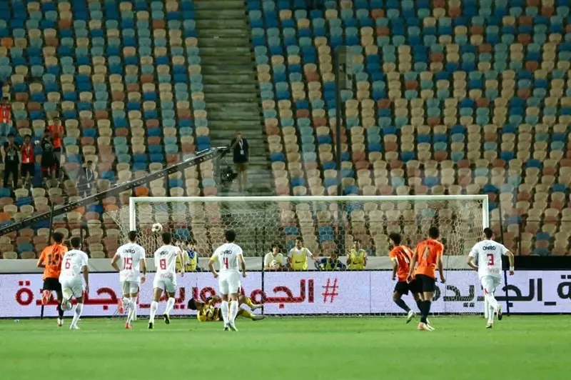 اعتراضات بيسيرو واحتفالات +90.. لقطات لم تذع من مباراة البنك الأهلي والزمالك (فيديو وصور) اعتراضات بيسيرو واحتفالات +90.. لقطات لم تذع من مباراة البنك الأهلي والزمالك (فيديو وصور)