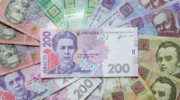 أوكرانيا تدرس التخلي عن الدولار وربط عملتها باليورو في ظل التقارب الأوروبي