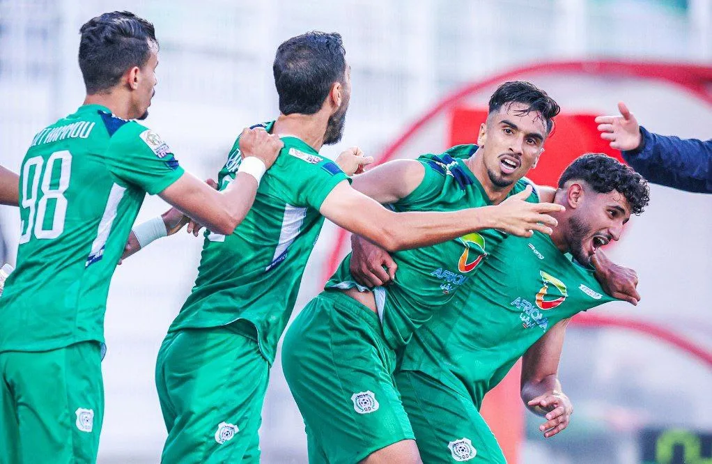 أولمبيك الدشيرة يحقق إنجاز الصعود إلى الدرجة الأولى في الدوري المغربي لأول مرة في تاريخه. أولمبيك الدشيرة يحقق إنجاز الصعود إلى الدرجة الأولى في الدوري المغربي لأول مرة في تاريخه.