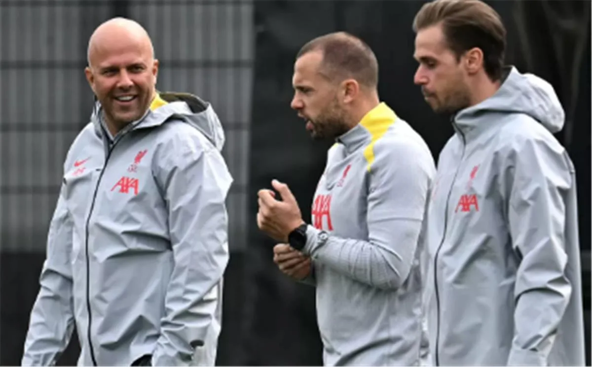أياكس يتعاقد مع مدرب ليفربول حتى عام 2027 أياكس يتعاقد مع مدرب ليفربول حتى عام 2027