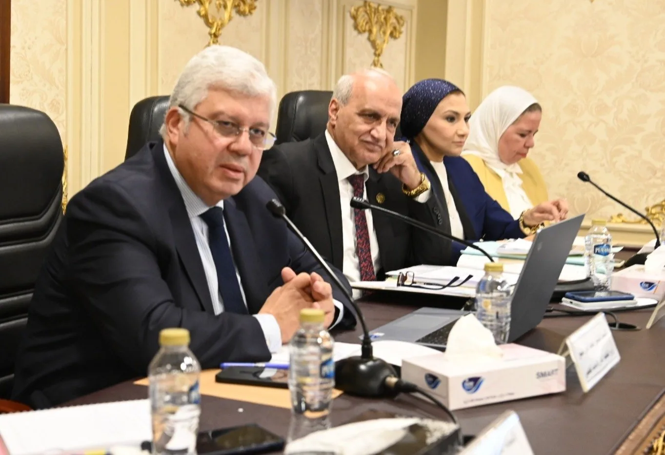 أيمن عاشور: 30% من حجم النشر الدولي في مصر تُستغل من قِبل آخرين وتحول إلى صناعة أيمن عاشور: 30% من حجم النشر الدولي في مصر تُستغل من قِبل آخرين وتحول إلى صناعة