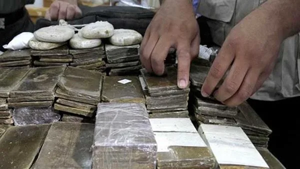 إلقاء القبض على مواد مخدرة وتنفيذ 610 قرارات قضائية في أسوان إلقاء القبض على مواد مخدرة وتنفيذ 610 قرارات قضائية في أسوان