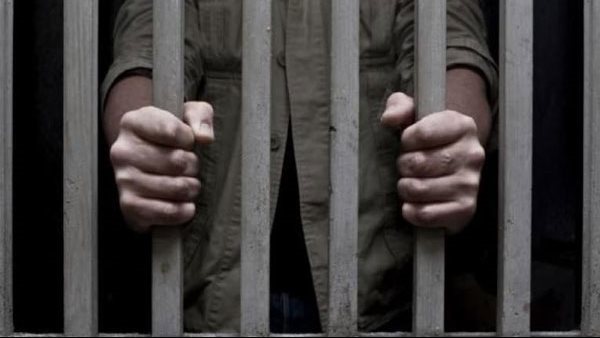 ضبط مسافر بمطار القاهرة بحوزته 300 جرام من الحشيش وكمية من الأقراص المخدرة. ضبط مسافر بمطار القاهرة بحوزته 300 جرام من الحشيش وكمية من الأقراص المخدرة.