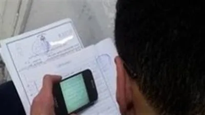 إحالة معلم للتحقيق في المنوفية بعد محاولته تصوير ورقة امتحان الشهادة الإعدادية قبل توزيعها إحالة معلم للتحقيق في المنوفية بعد محاولته تصوير ورقة امتحان الشهادة الإعدادية قبل توزيعها