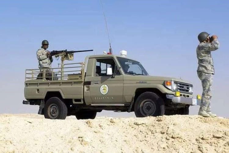القبض على ثلاثة أشخاص بتهمة تهريب 60 كيلوغرامًا من القات في عسير.