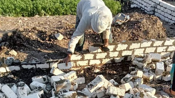 إزالة فورية لحالة تعدٍ بالبناء المخالف على الأرض الزراعية بدمنهور إزالة فورية لحالة تعدٍ بالبناء المخالف على الأرض الزراعية بدمنهور