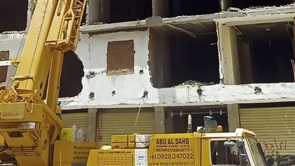 إزالة مبنى غير قانوني يتكون من 7 طوابق في عين شمس وتحويل مسؤولين في الحي إلى النيابة الإدارية.