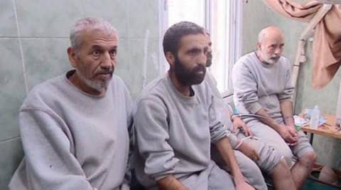 إسرائيل تفرج عن 10 فلسطينيين من شمال غزة بحالة صحية “صعبة” إسرائيل تفرج عن 10 فلسطينيين من شمال غزة بحالة صحية “صعبة”