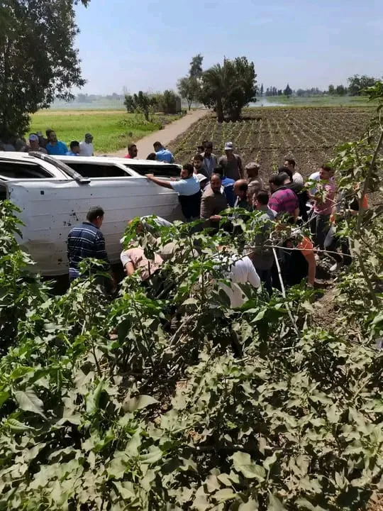 إصابات جراء انقلاب حافلة صغيرة تقل طلابًا في الزقازيق إصابات جراء انقلاب حافلة صغيرة تقل طلابًا في الزقازيق