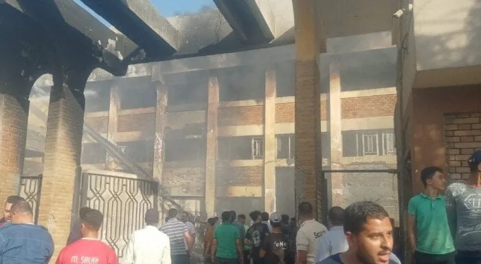 الحماية المدنية تدفع بـ 3 خزانات مياه للسيطرة على حريق مصنع أكتوبر الحماية المدنية تدفع بـ 3 خزانات مياه للسيطرة على حريق مصنع أكتوبر
